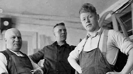 August und Karl Peterdotter mit einem Gesellen um 1950